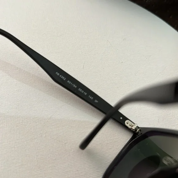 Ray Ban Polarized Unisex Sunglass RB436255-18-145 Black Square Authentic NEW
